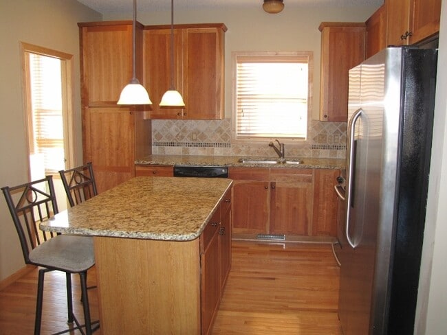 Foto del edificio - 3BR/2.5BA Beautiful END UNIT Townhome in Dancing Waters- Available Now!