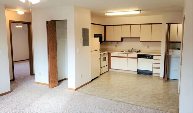 Building Photo - 410 Peterson St