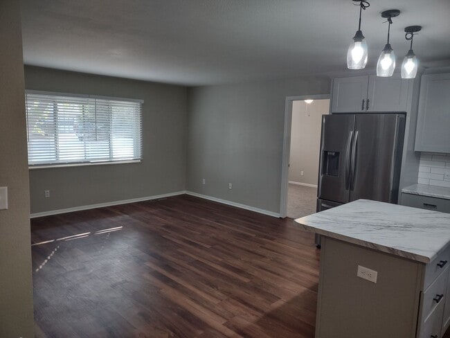 Building Photo - Newly remodeled Village-Seven home