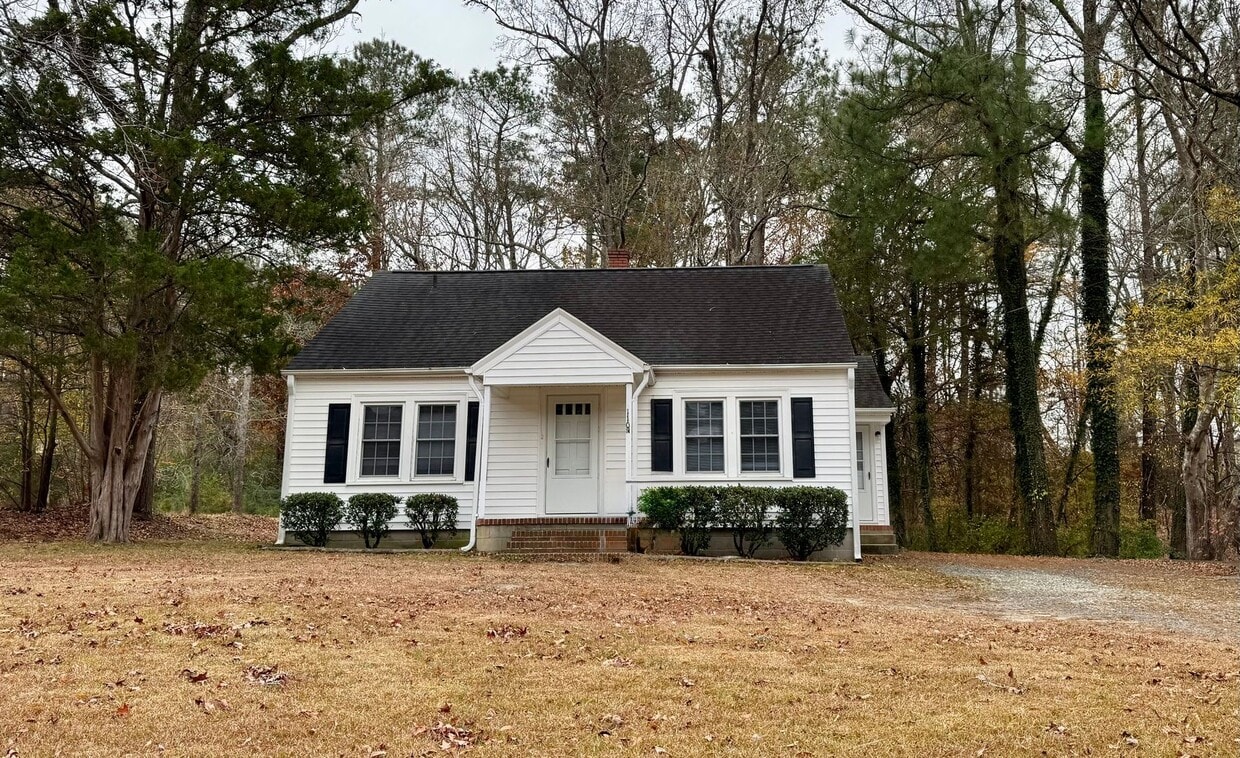 Primary Photo - 2BR Home Available Now in Creedmoor!
