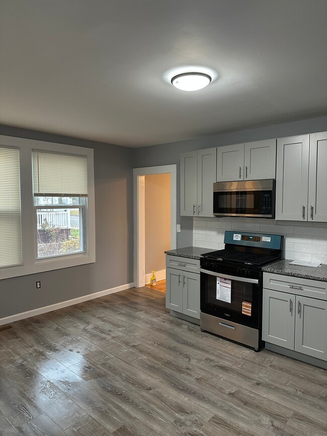 Building Photo - 162 Cooper St