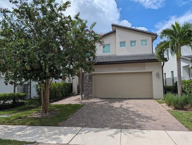 Building Photo - 4315 Sylvester Palm Dr