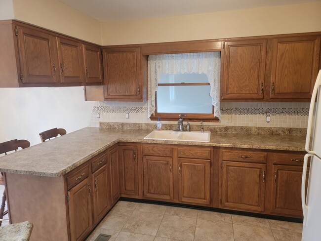 Building Photo - 7059 Corydon Ridge Rd NE