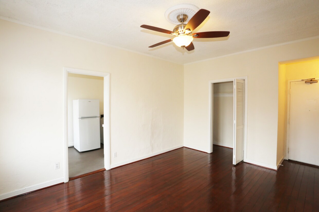 828 S Hobart Blvd Unit 302, Los Angeles, CA 90005 Room for Rent in