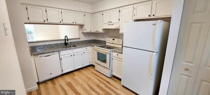 Building Photo - 14303 Beaker Ct