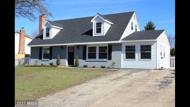 Building Photo - 6 Greystone Cir