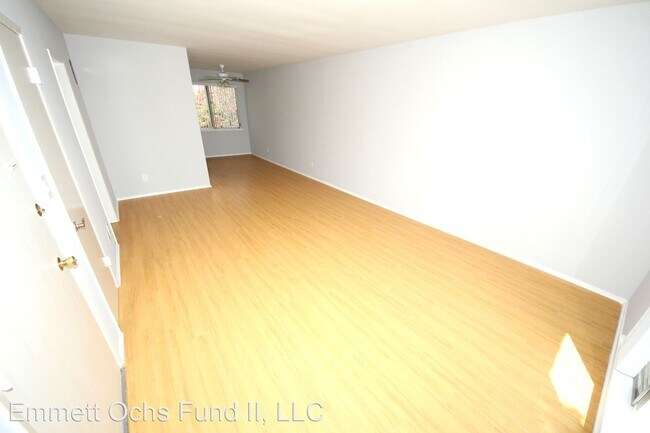 Building Photo - 8221 De Longpre Ave