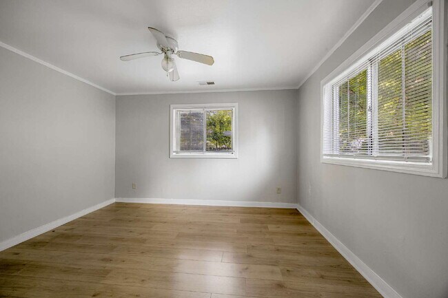 Building Photo - Berclair 1BR with appliances included — $750/mo, $450 deposit