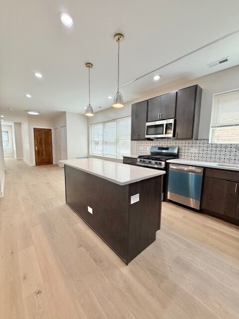 Foto del edificio - 5852 N Artesian Ave