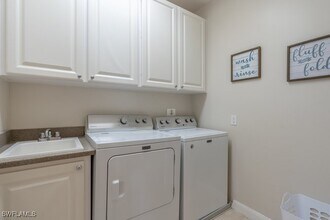 Building Photo - 28495 Villagewalk Blvd