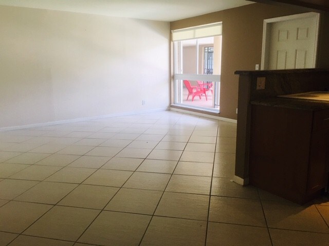 Living Room - 2420 Diana Dr