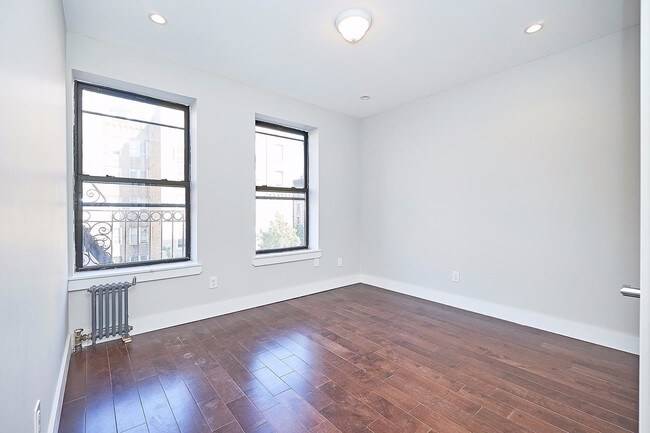 Foto del edificio - 220 Wadsworth Ave