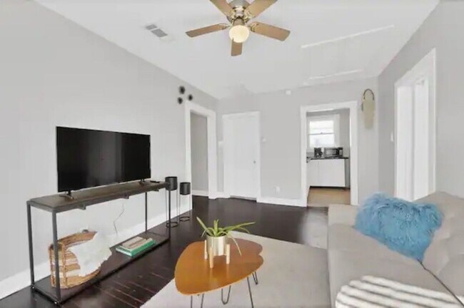 Foto del edificio - 1135 Woodland St