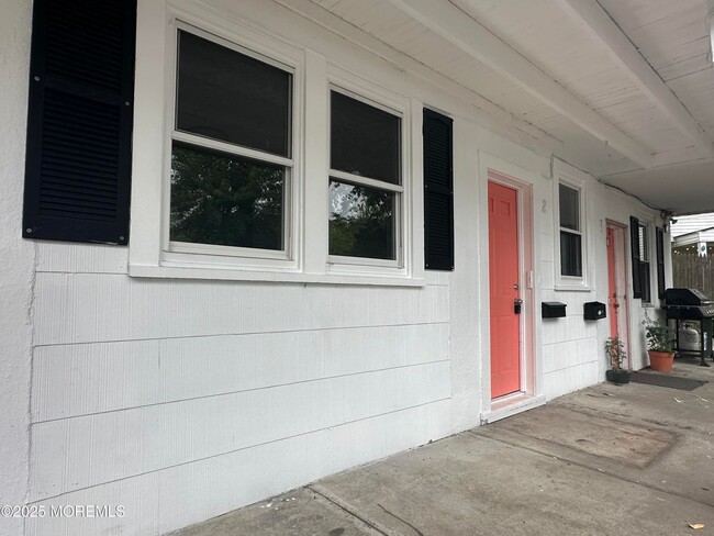 Building Photo - 1320 3rd Ave
