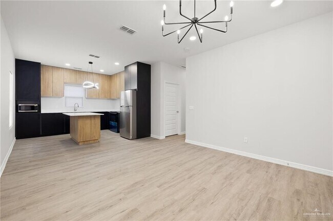 Foto del edificio - 18 Larkspur Ave