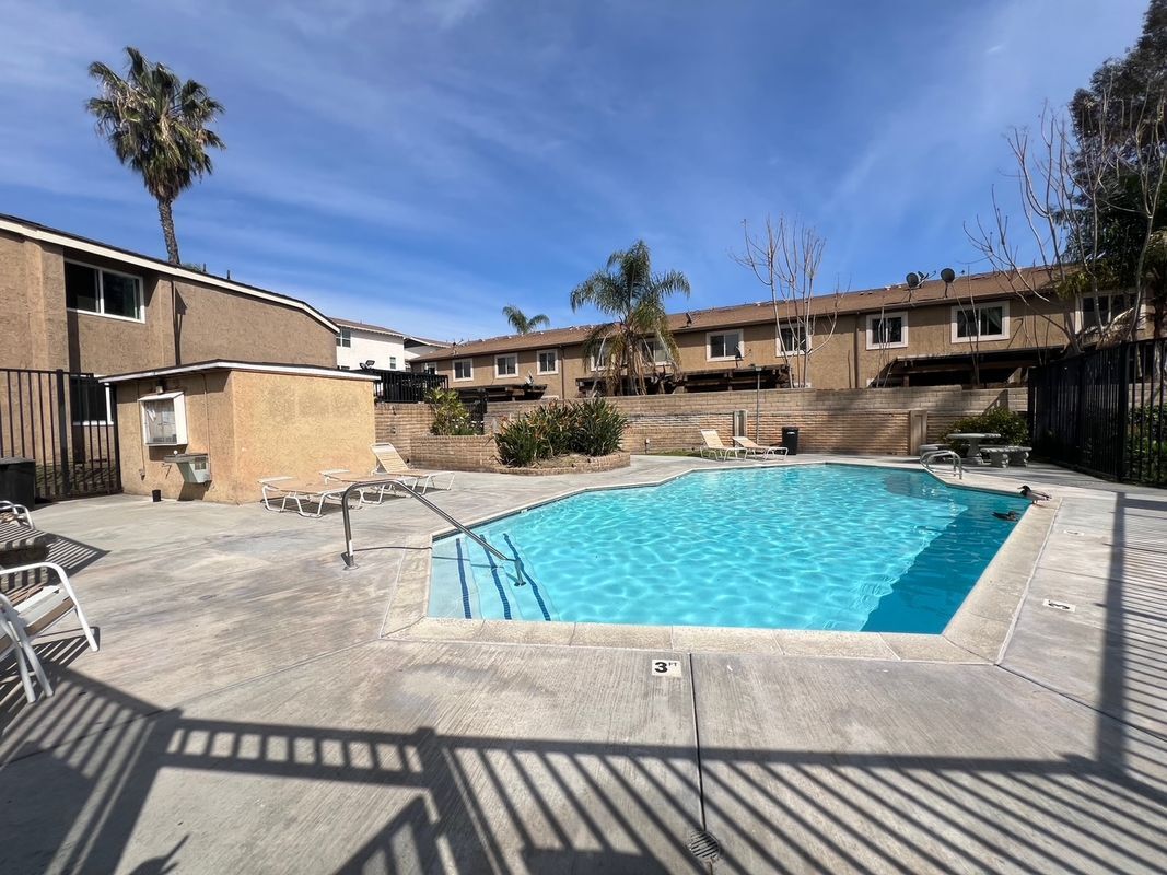 Foto principal - 947 S Mountain Ave