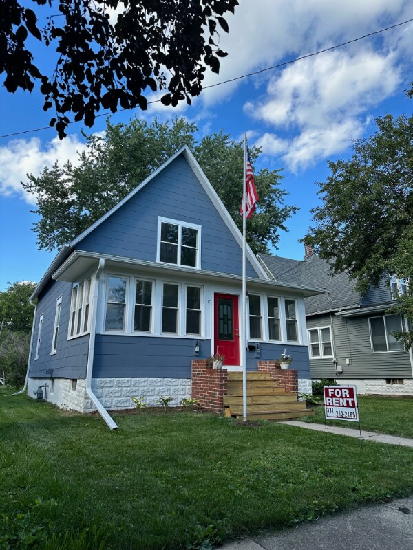 Primary Photo - 809 Grove St