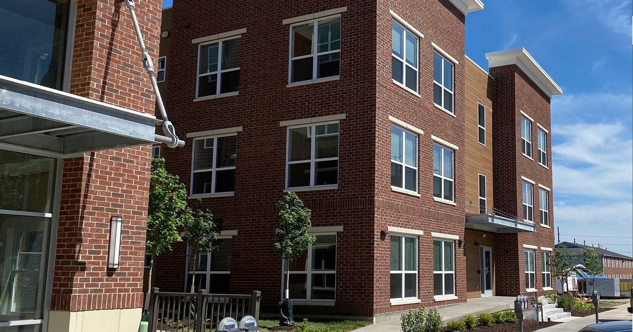 Del Ray Ridge Apartments - 628 S Dubuque St