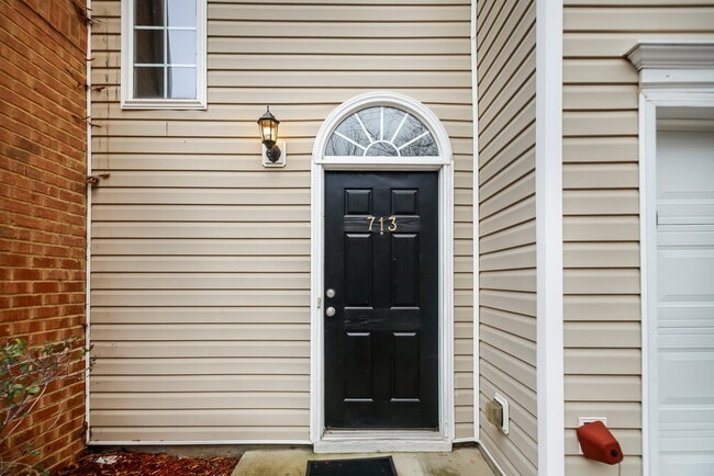 Building Photo - 713 Celeste Ln