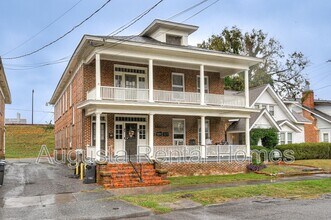 Building Photo - 107 4th St