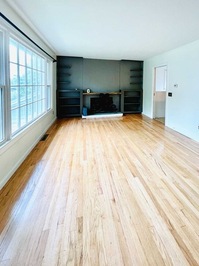 Photo - 5 bedroom, 2 bathroom house (29 East Terrace)