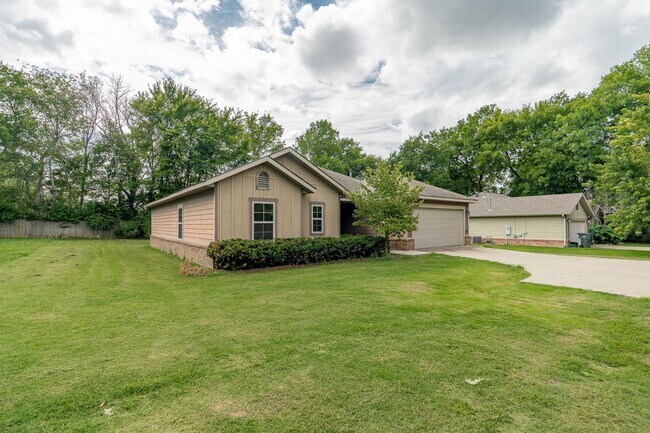Building Photo - Beautiful 4-bedroom 2 bath Home in Fayette...