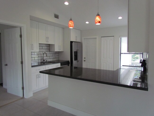 Building Photo - 3562 SW Rivera St