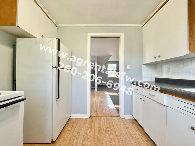 Foto del edificio - 325 Dalgren Ave