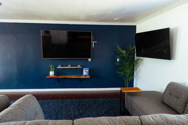 Building Photo - 1011 E Wintergreen Rd