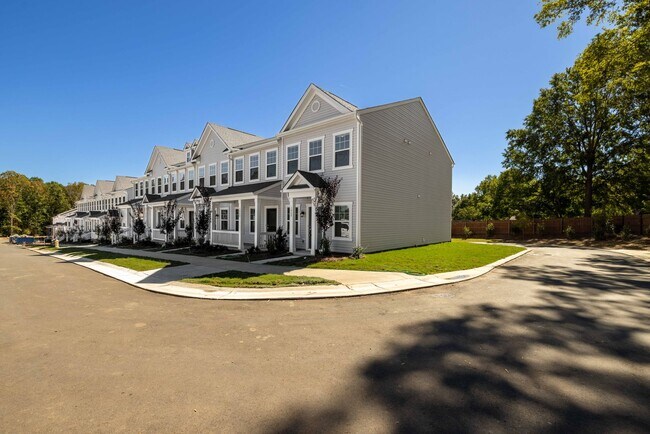 Foto del edificio - BEAUTIFUL 2 Bedroom Townhome in Mooresvill...