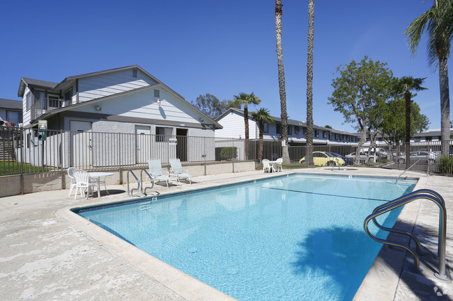 Piscina - Grand Oaks Apartments