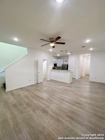 Building Photo - 6910 Crestway Rd
