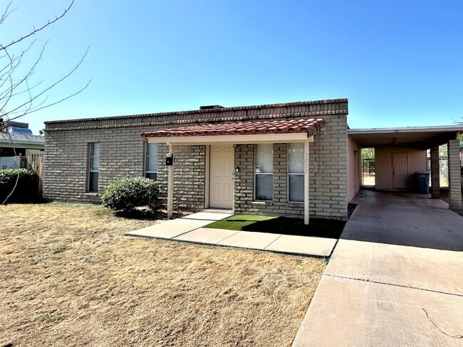 Building Photo - 1807 W Carson Rd