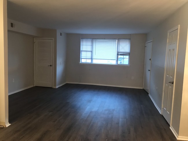 Building Photo - 4614 Silverwood St