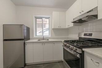 Building Photo - 4585 Av. Dupuis