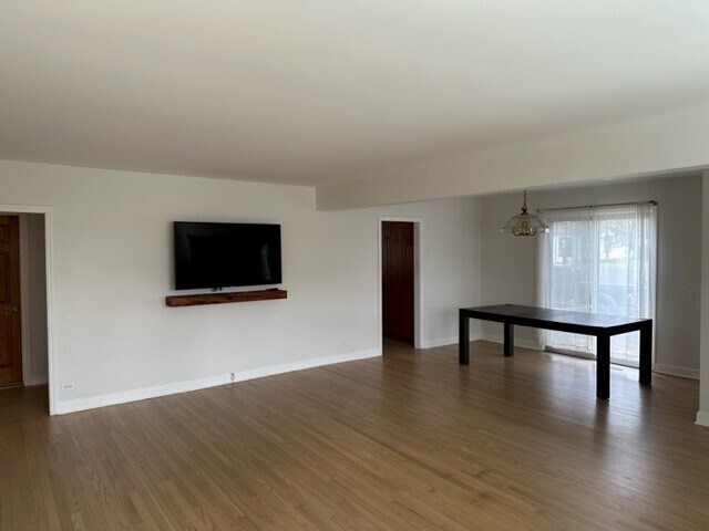 Foto del edificio - 24W118 St Charles Rd