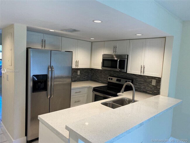 Building Photo - 10385 SW 154th Circle Ct