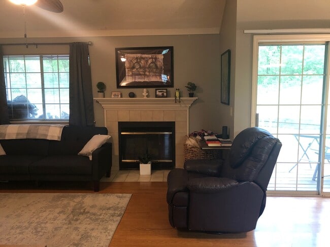 Foto del edificio - 933 Parkway Dr