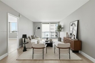 Building Photo - 1345 Lincoln Rd