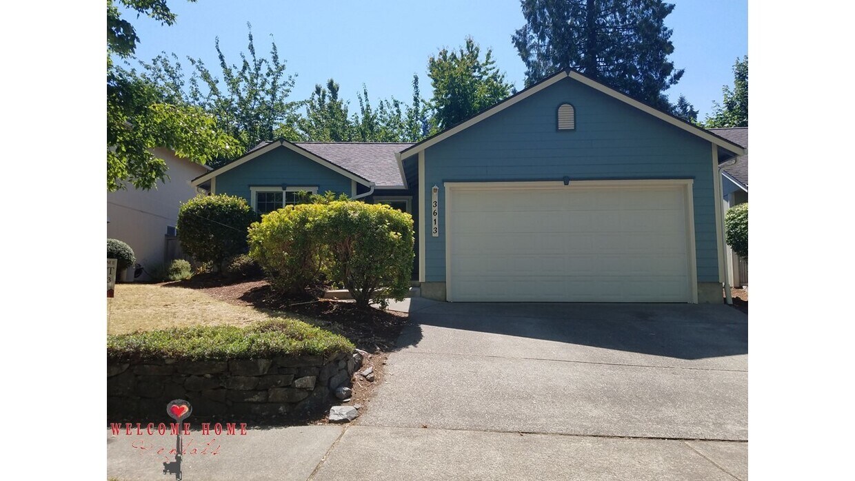 Primary Photo - Great rambler WITH AIR CONDITIONING in est...
