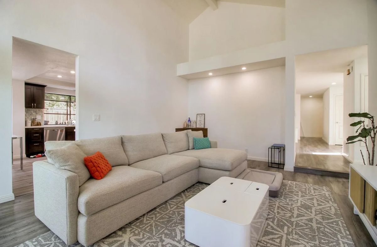 Foto principal - 1029 Foothill Dr