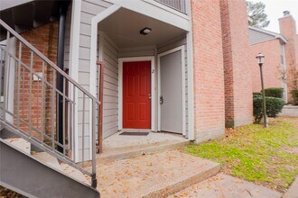 Building Photo - 2401 Sycamore Ave