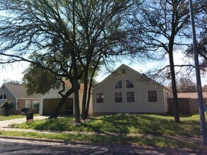 Building Photo - 8811 Pineridge Dr