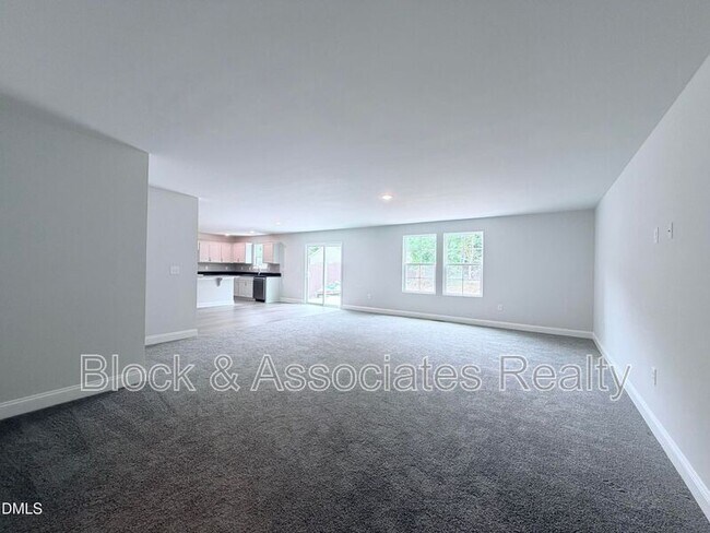 Building Photo - 824 Roane St