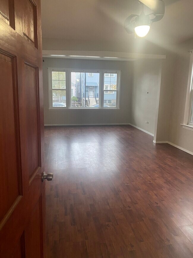 Building Photo - 1340 48th Ct