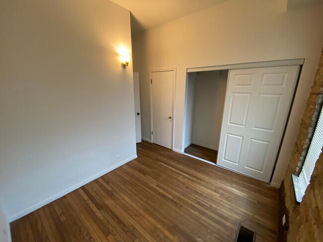 Building Photo - 1257 W Belden Ave