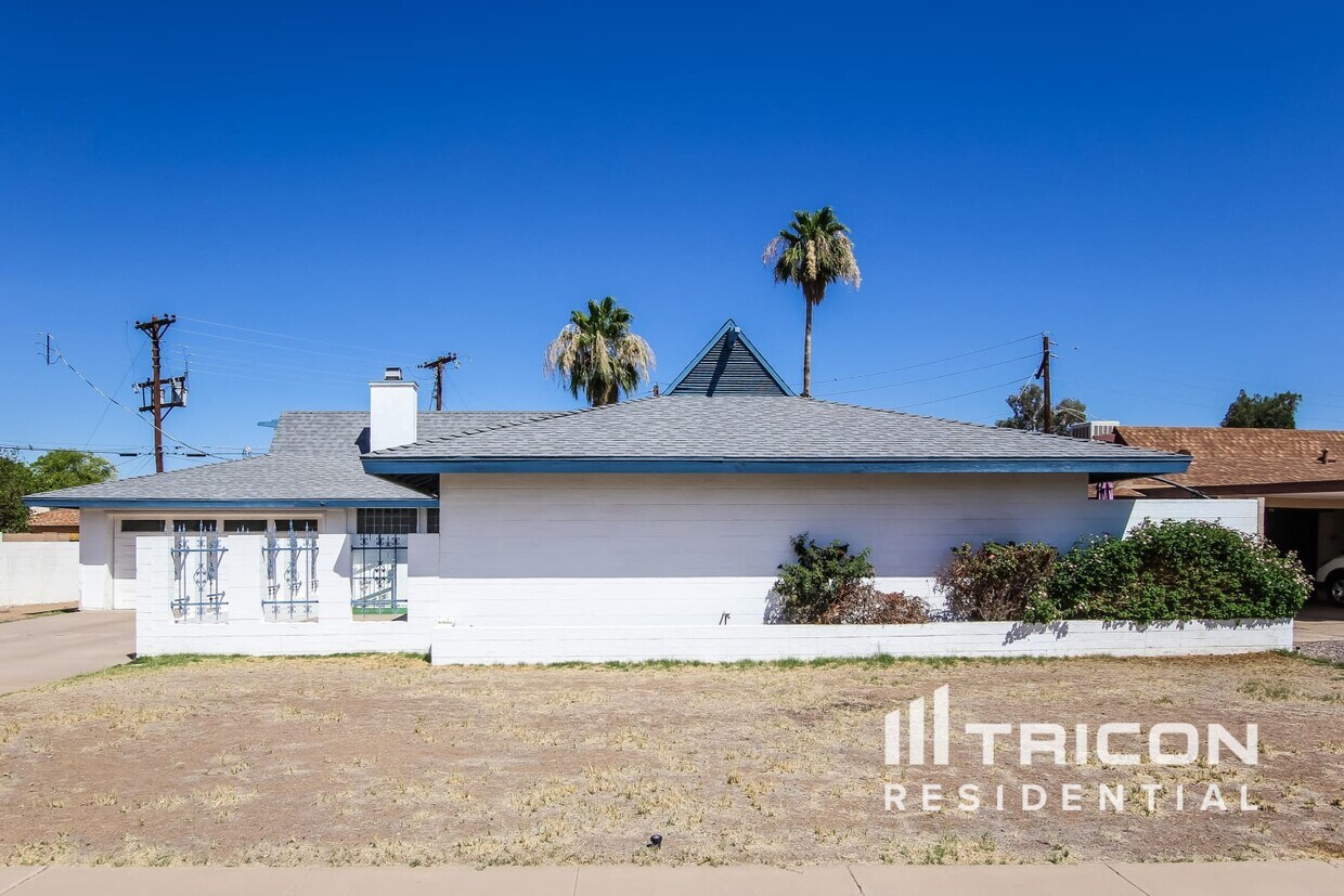 Primary Photo - 7730 N 33rd Dr