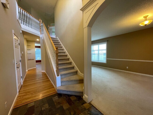 Foto del edificio - 5 Bed 2.5 Bath + a Den in Tigard/Bull Mountain - Solar Panels, Central A/C and More!