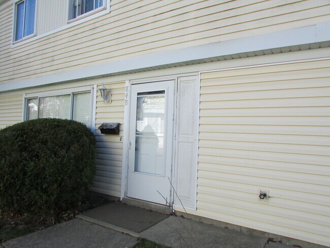 Building Photo - 848 Oxford Pl