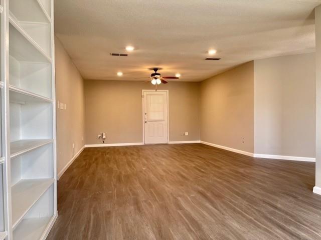 Foto del edificio - 204 Honey Bee Dr